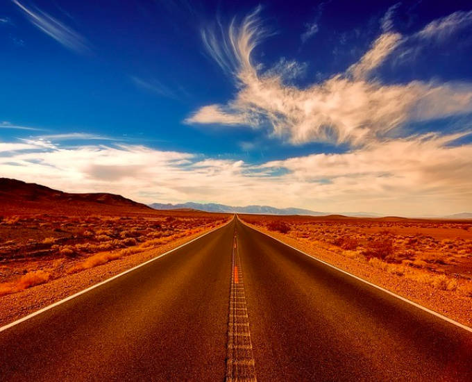 ¿Te gusta conducir? Entonces debes probar la carretera recta más larga del mundo